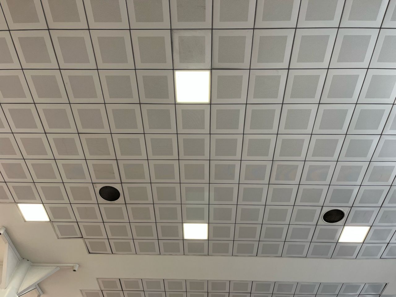 نقش آلومینیوم در معماری پایدار و ساختمان‌های کم‌مصرف انرژی