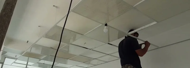 بهترین تایل سقفی پی وی سی  ،ضخامت آن، مزایا و معایب ،عملکرد و استاندارد های آن