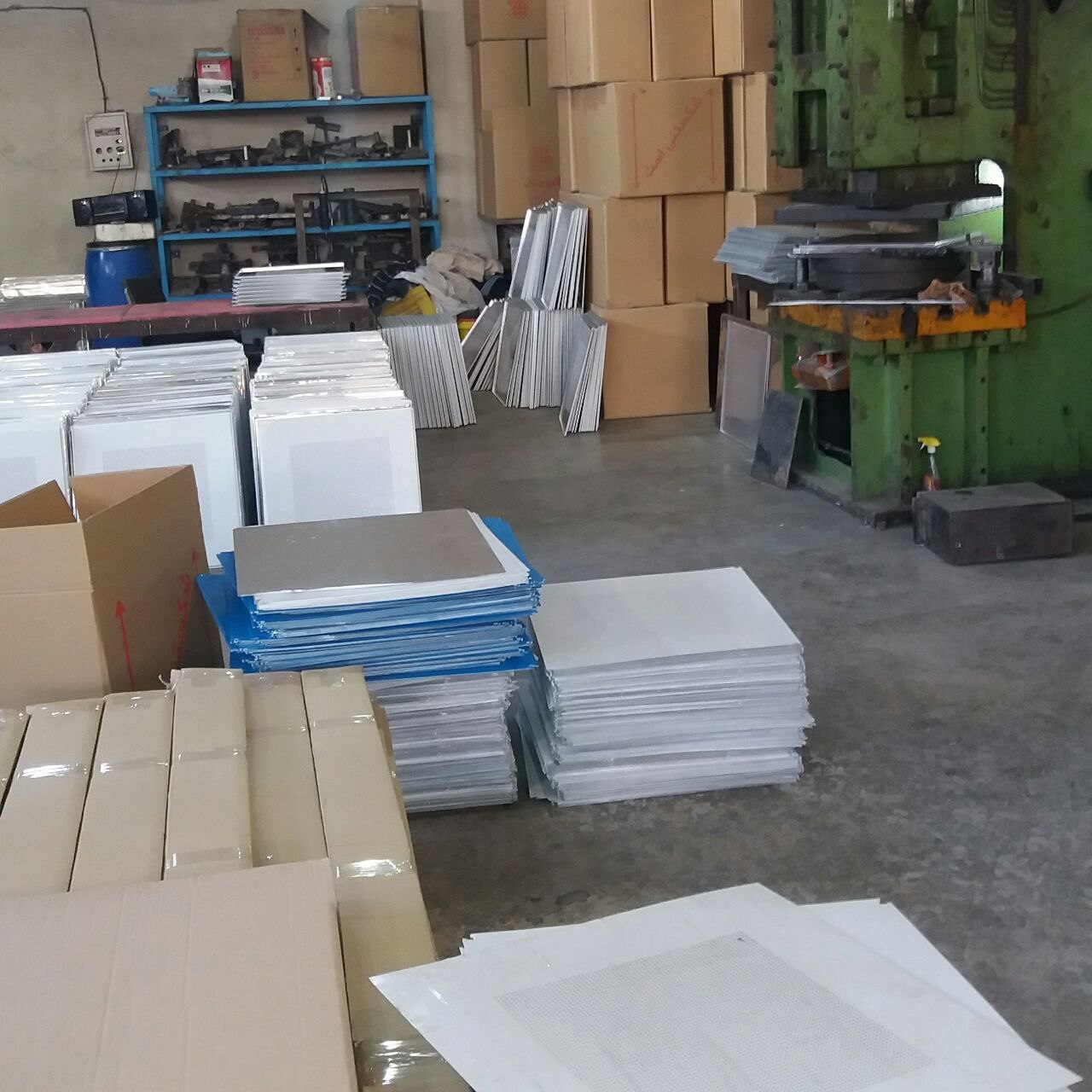 تولید تایل آلومینیومی سقف کاذب ای جی وی و انواع مدل ها و طرح ها