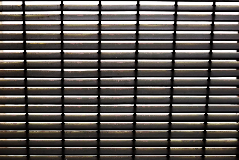 تایل سقفی و دیواری بک لایت آلومینیومی ای جی وی: انتخابی هوشمند برای دکوراسیون مدرن